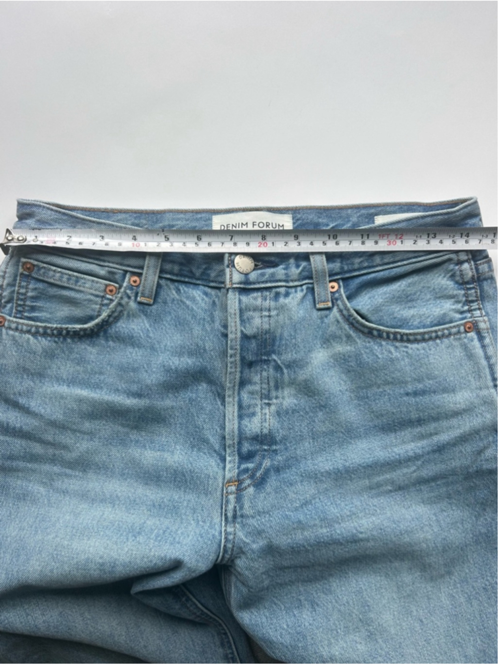 Aritzia Denim Forum 90s Boy Loose Jean Mid Rise Light Wash Size 27 - Picture 6 of 7